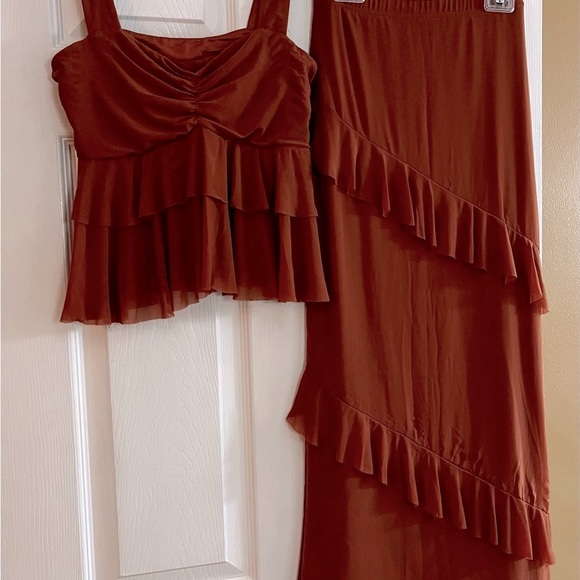 Source Unknown Dresses & Skirts - Women’s /Source Unknown Ruffled Burnt Orange Skirt Set Size XS